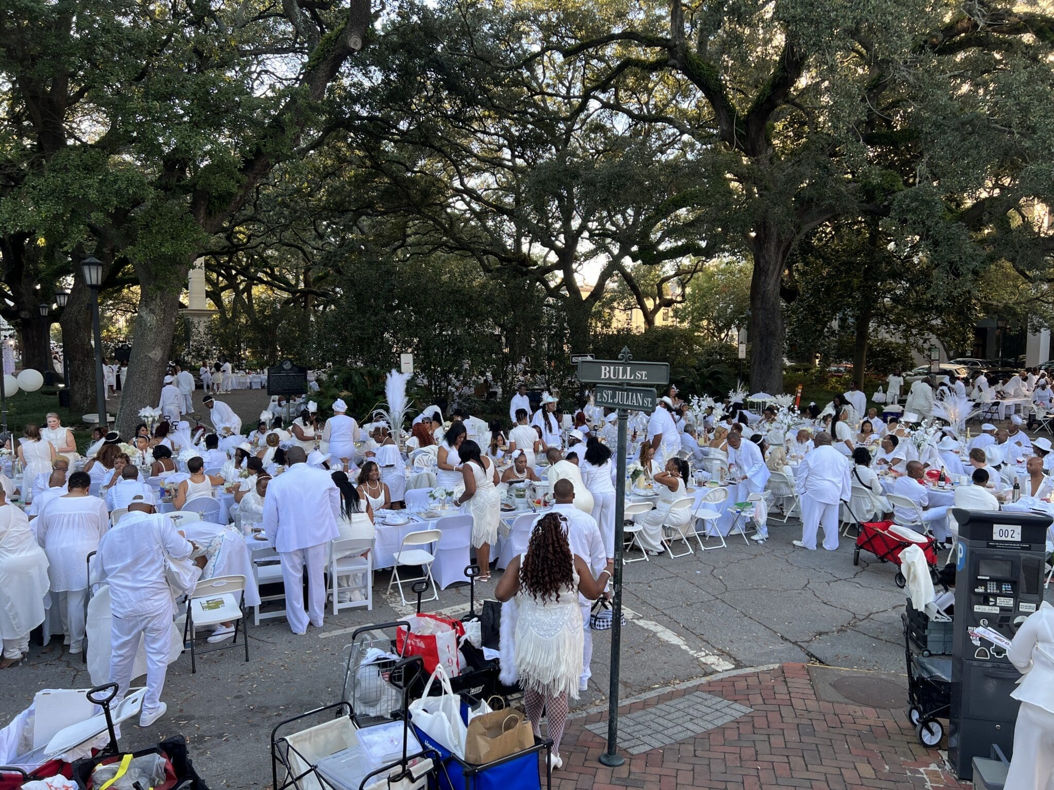 Dîner en Blanc autumn picnic styling details